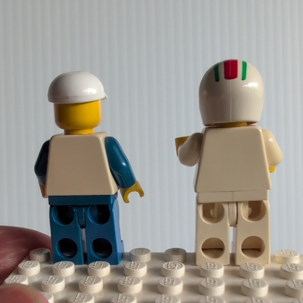 LEGO Racing and Worker Minifigures Set - Picture 2 of 6